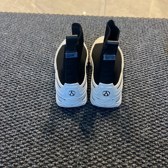 Size 6 Wishbone Sock Booties - Picture 3 of 4